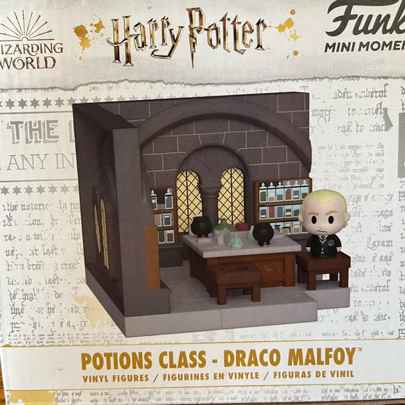NEW Harry Potter Bundle -Funko Draco Malfoy and Squishmallow Gryffindor Lion - Picture 10 of 10